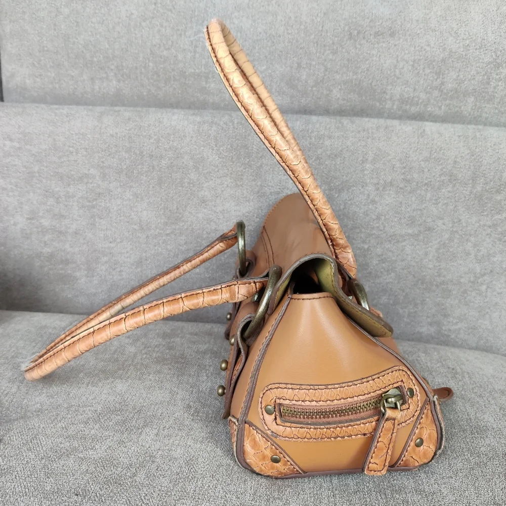 Mondani New York Buckle Flap satchel handbag